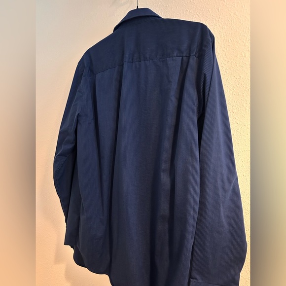 Van Heusen Men's Blue Dress Shirt Size Medium 15 - 15.5 - Picture 4 of 6